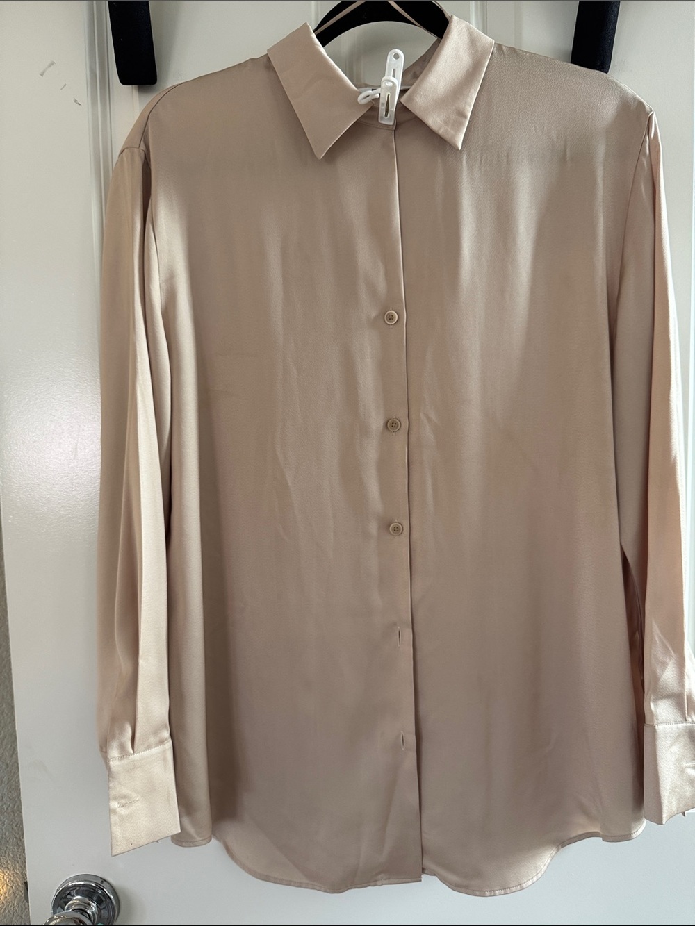 Classic woman’s Long-Sleeve Button-Up Shirt — Beige Uniqlo